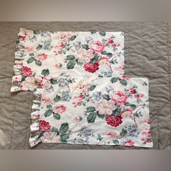 Vintage Ralph Lauren Floral Lorraine Ruffled PillowcaseStandard/Queen Set Of 2